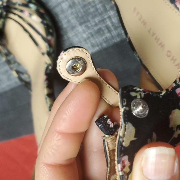 Women's Who What Wear Ankle wrap black with flower 🌼 🌸 accent stiletto heals. - Picture 9 of 9